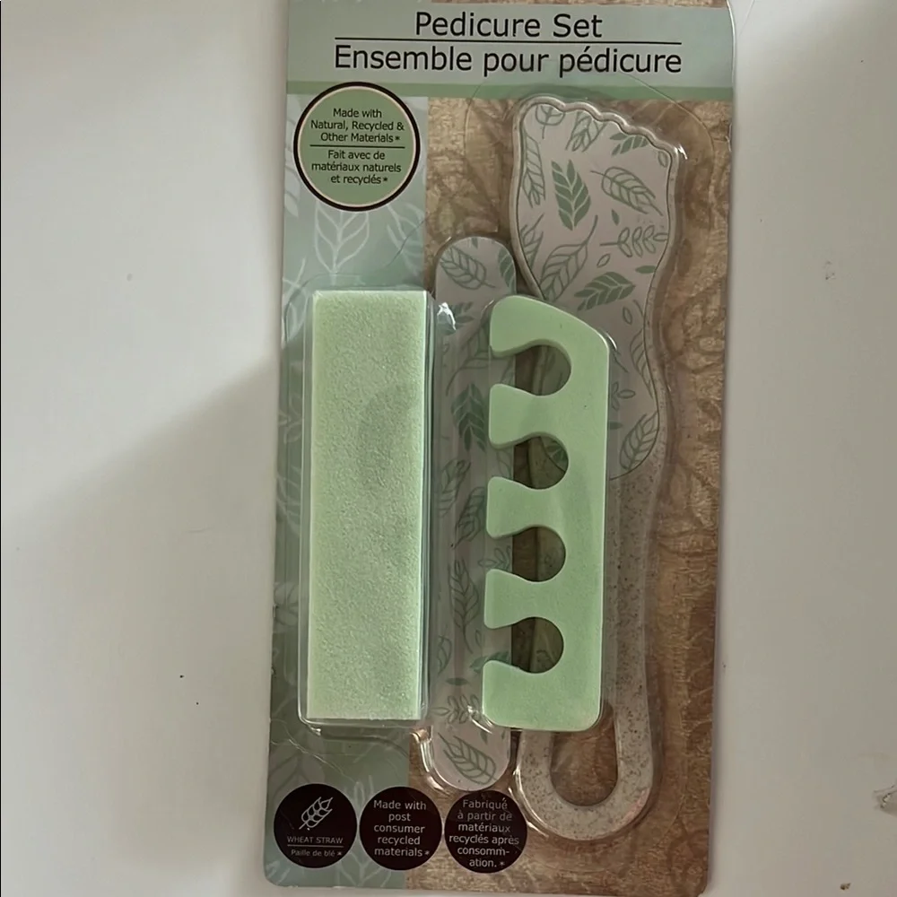 NWOT Jade Green Facial Roller and Yellow Toiletry Bag Set - Picture 9 of 13